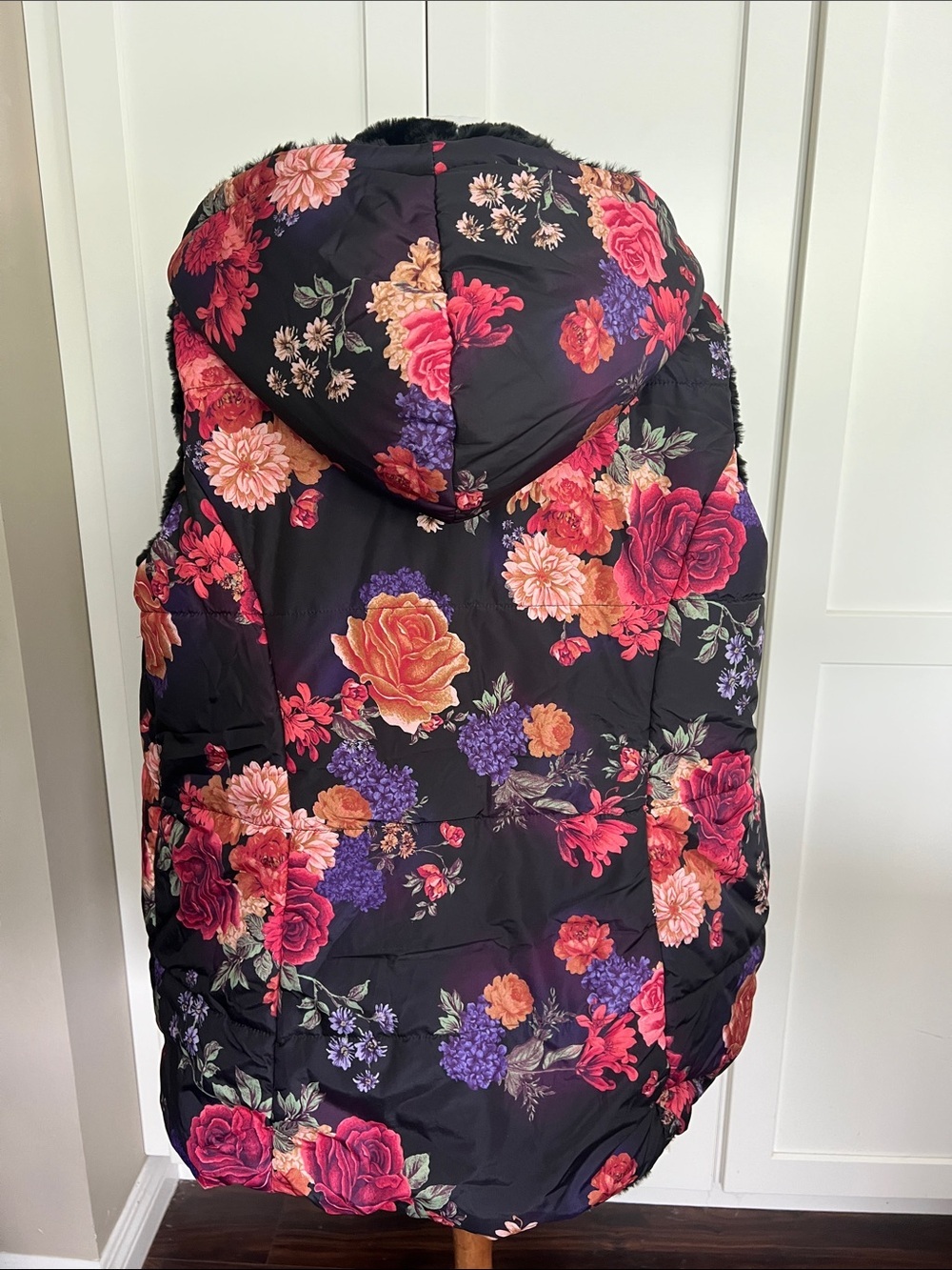 Roaman's Reversible Faux Fur Floral Puffer Vest Hooded Black Multi Size 20W New - Picture 4 of 13
